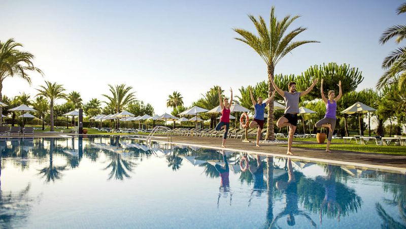 ROBINSON Club Quinta de Ria_ Fitness am Pool.jpg